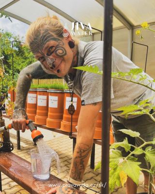 💧JIVA – jednoduchý spôsob, ako zlepšiť kvalitu vody a podporiť zdravšie životné prostredie 👩‍🔬V jednom priemyselnom závode...